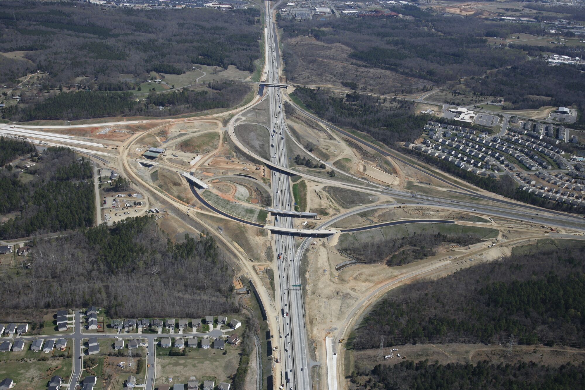 Bau der Turbine zwischen der I-85 und der I-485, North Carolina, 2013.